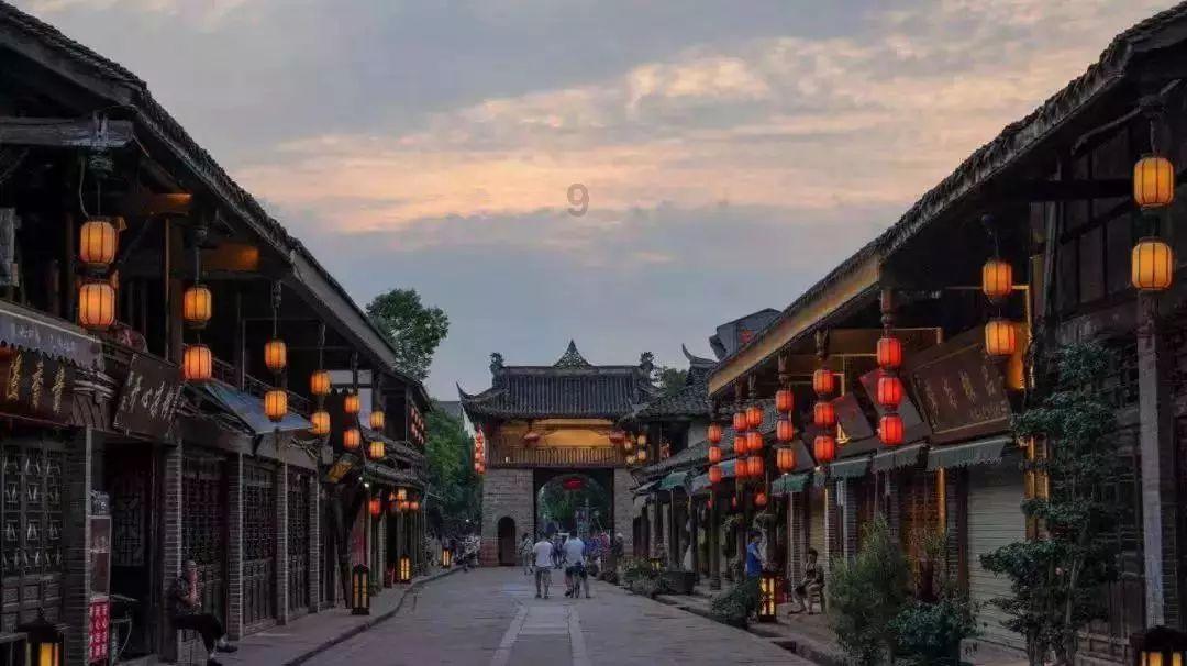 逃离老旧温泉社